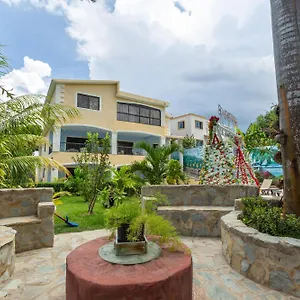 https://apartamentos-las-mercedes.comcaribbean.com